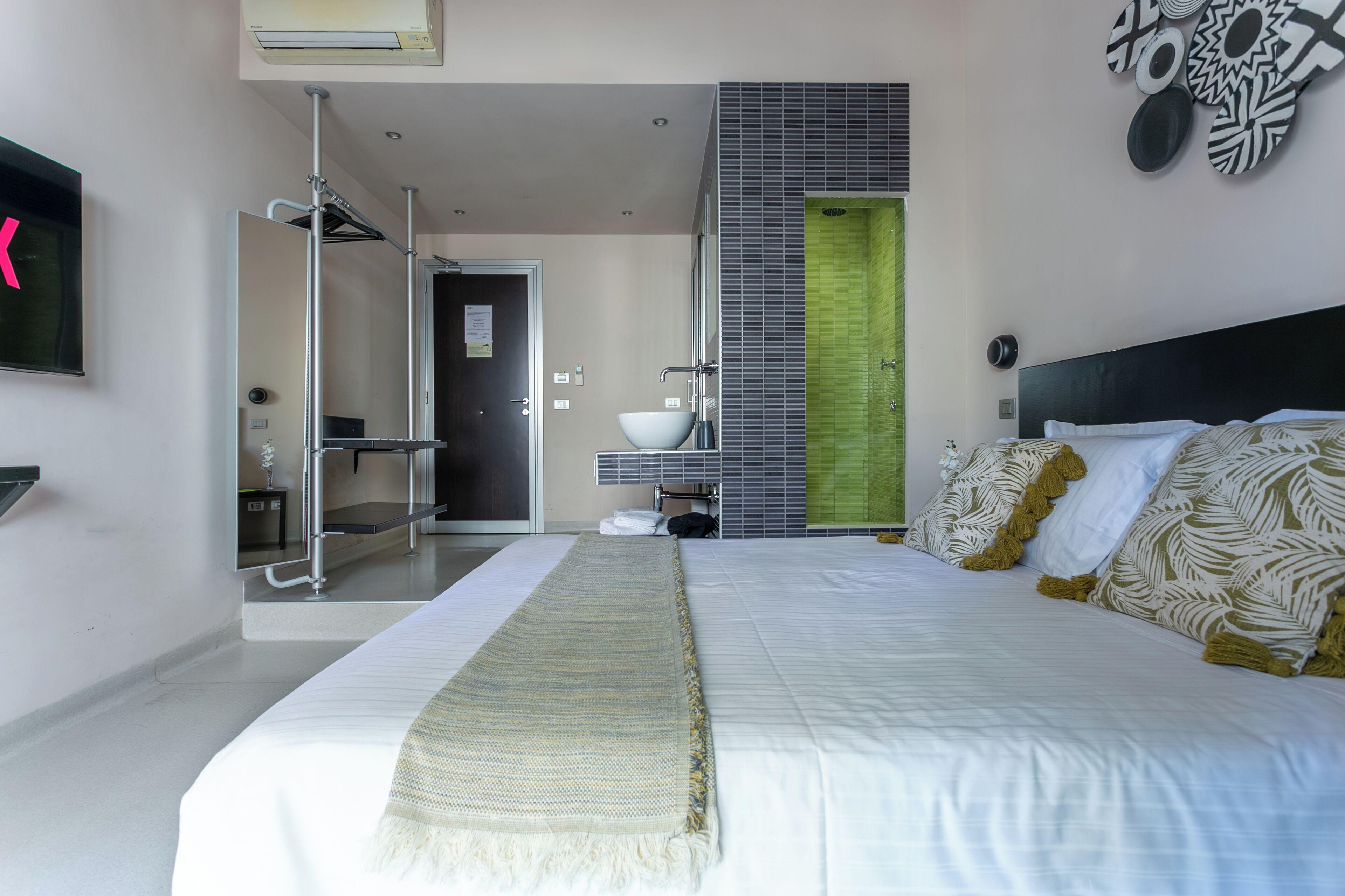 Moai Home, Rome
